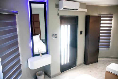 a bathroom with a mirror and a sink and a bed at Lifestyle Villas in Sipilini