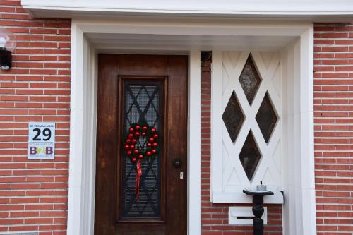 a door of a brick house with a wreath on it at B2B-flats AALST in Aalst