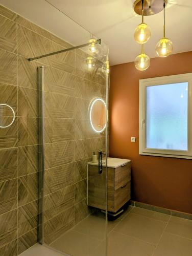 a bathroom with a shower with a sink and a mirror at Escapade bucolique calme et nature in Saint-Léger-aux-Bois