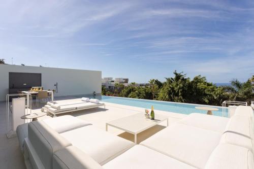 Siam Blue 1, Heated Pool, Sea views, BBQ