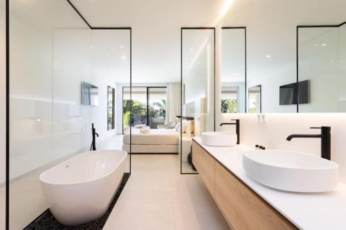 Siam Blue 1, Heated Pool, Sea views, BBQ