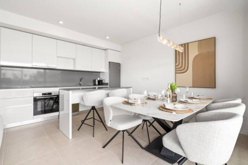 Cancelada 2BR Apt Acqua Gardens - Walk to Beach and Pool