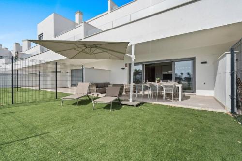 Cancelada 2BR Apt Acqua Gardens - Walk to Beach and Pool
