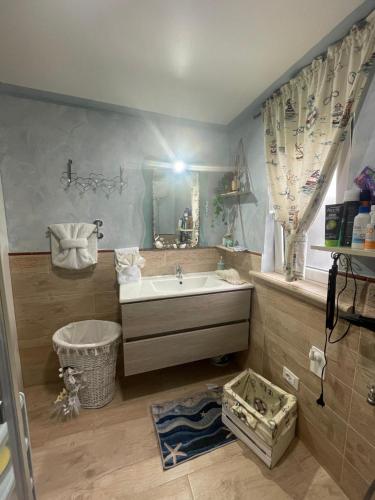 a bathroom with a sink and a mirror at La Terrazza Solarium, in pieno centro 60m dalla stazione ferroviaria 700m dal mare in Santa Flavia