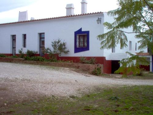 Το κτήριο όπου στεγάζεται  the country house
