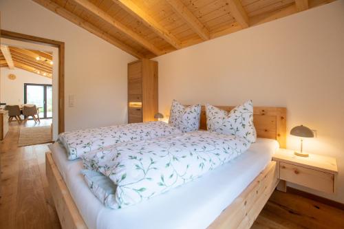 a bedroom with a large bed in a room at Rotbauernhof - Chalet - in Gutach