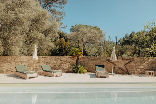 Jas Tihou Bergerie provençale premium avec piscine