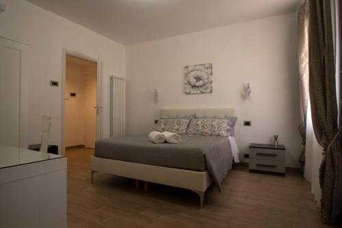 a bedroom with a bed with two pillows on it at LE GEMME Bed & Breakfast con parcheggio e giardino in Casarza Ligure