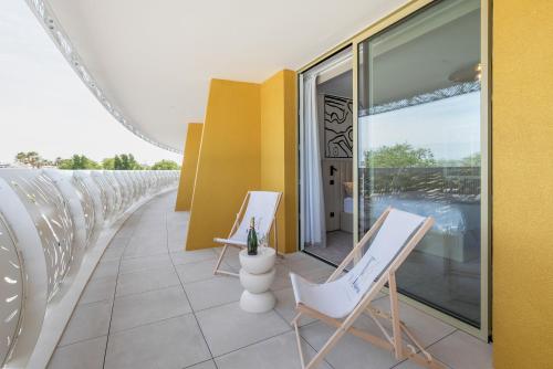 Vibes Resort Brand-new studio with rooftop pool Naturist Village