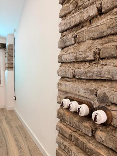 a room with a stone wall with four polar bears on the wall at Casa Inés in Xerta