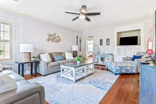 a living room with a couch and a table at Coconut Beach House in Clearwater Beach