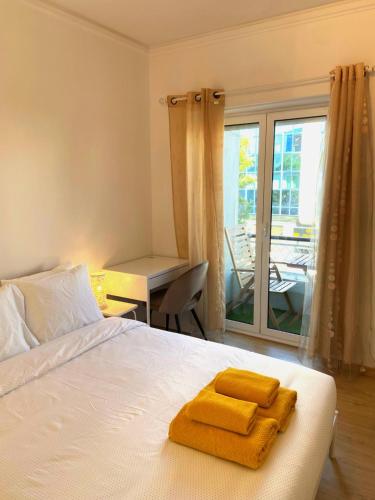 a bedroom with a bed with two towels on it at Vista Central Amadora in Amadora