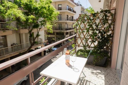 Cozy 2BR Stylish Apt - Balcony - Acropolis Metro