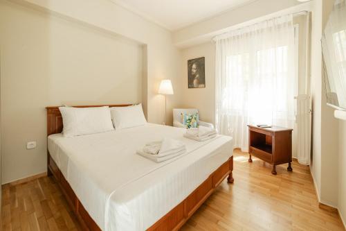 Cozy 2BR Stylish Apt - Balcony - Acropolis Metro