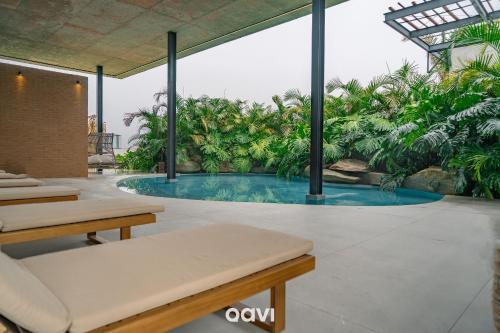 a pool in the middle of a building with trees at Casa de Alto Padrão na Serra de Bananeiras by Qavi in Bananeiras
