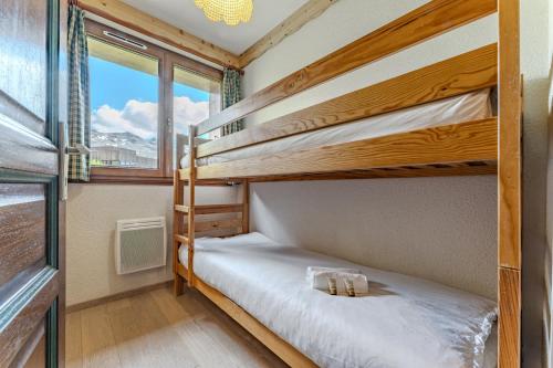 Comfort with Balcony Ski Access and parking