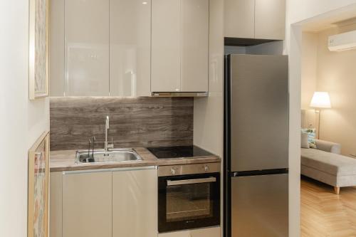 Cozy 2BR Stylish Apt - Balcony - Acropolis Metro