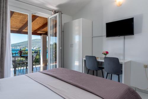 Apartments Villa Mirella 20 m from the sea - free parking