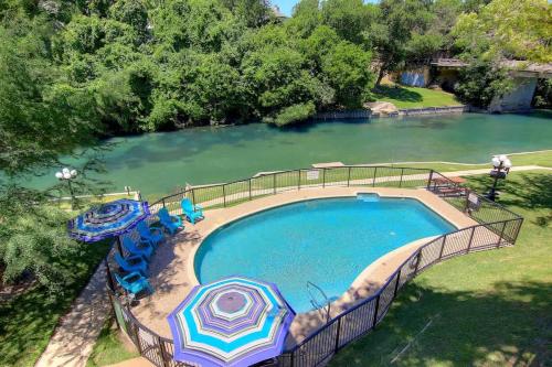an overhead view of a swimming pool with an umbrella at IC 216 Inverness Condos Comal River in New Braunfels