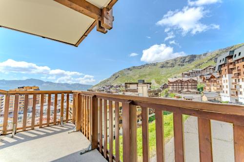Comfort with Balcony Ski Access and parking