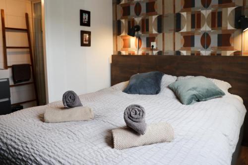 a bedroom with a bed with two slippers on it at Knus Relaxchalet met Privé Hottub in Voorthuizen
