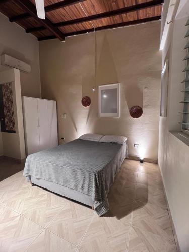 a bedroom with a bed in a room at Estudio 201 Barrio blanco Estrato 5 in Cúcuta