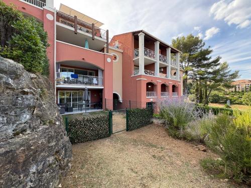 Le Cocon du Hameau rdj cloturé Cap Esterel