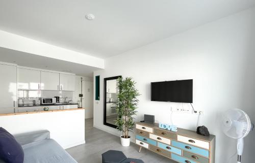 51 E-scape Home