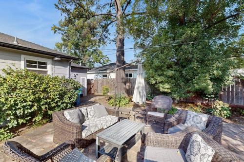 a backyard with a wooden table and chairs and a picnic table at James House in Santa Rosa