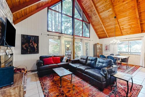a living room with a leather couch and a table at Redwood Lodge in Monte Rio