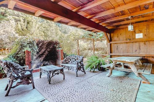 a patio with a table and chairs and a picnic table at Antler River Lodge in Guerneville