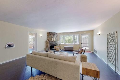 a living room with a couch and a fireplace at Rooster Cottage in Healdsburg