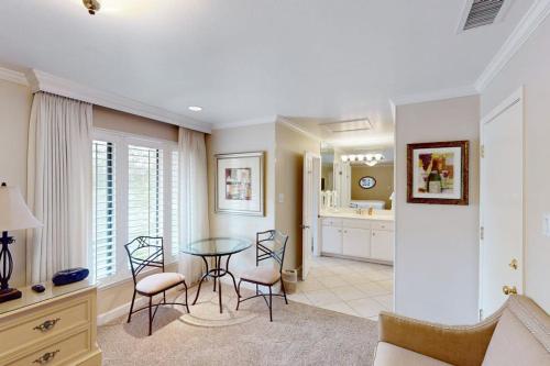a kitchen and dining room with a table and chairs at Silverado Resort and Spa 267 in Napa