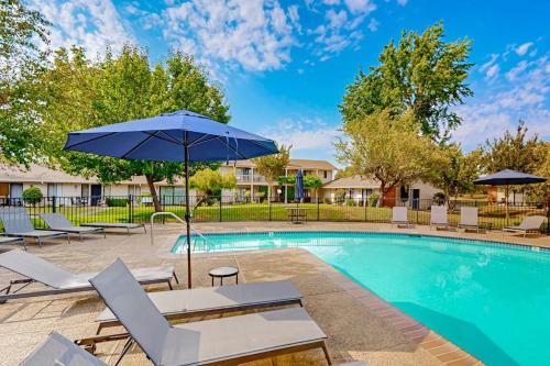 a swimming pool with chairs and an umbrella at Silverado Resort and Spa 287 in Napa