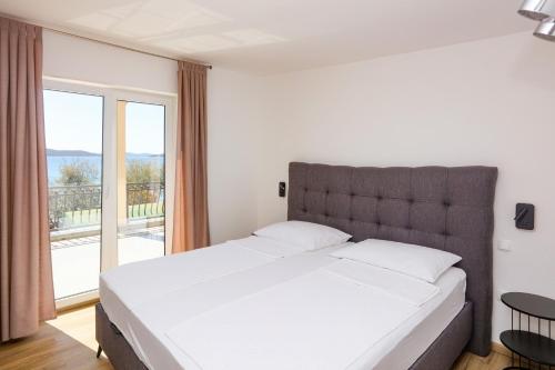 Apartments by the sea Vodice - 4198
