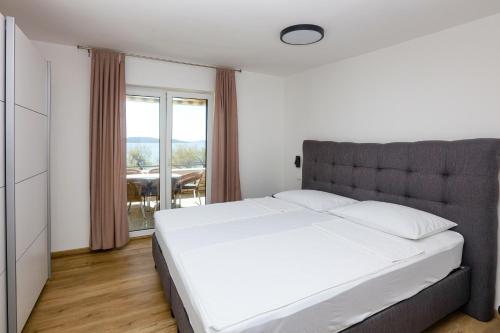 Apartments by the sea Vodice - 4198