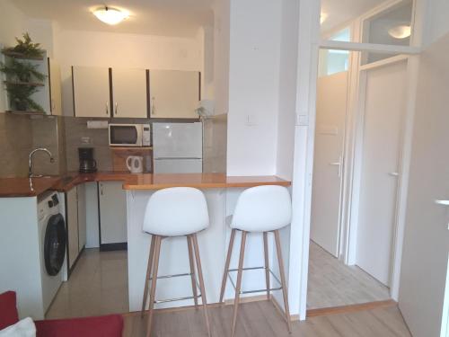 DeMass Apartment - Cozy, Free Parking and WiFi