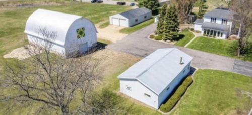 Gallery image of Abbey's Century Old Farmhouse in Baraboo