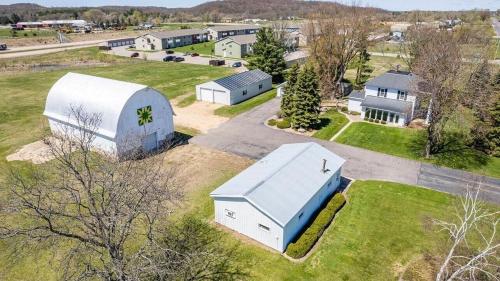Gallery image of Abbey's Century Old Farmhouse in Baraboo