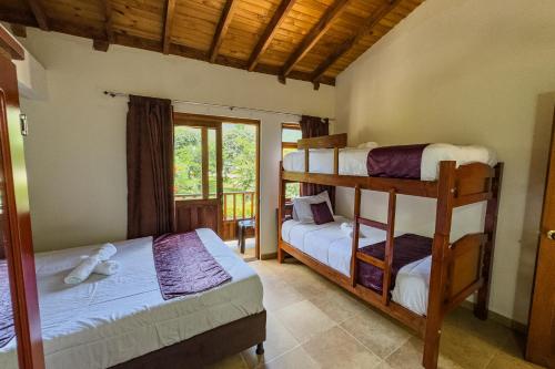 a bedroom with two bunk beds and a balcony at Apartahotel Balcones de Nariño 2 in Villa de Leyva