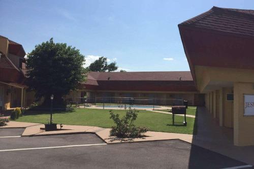 Gallery image of Knights Inn Fairview in Fairview