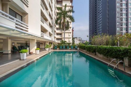 a swimming pool in the middle of a building at Kantary House Hotel, Bangkok in Bangkok