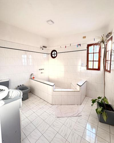 a bathroom with a tub and a toilet and a sink at Linas Apart & Suite in La Rioja