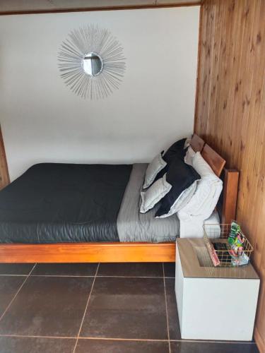 a small bed in a room with a fan at casa demaiz in Choachí