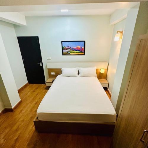 a bedroom with a large white bed in a room at Ivanna stay in Pātan