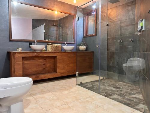 a bathroom with two sinks and a glass shower at Cabañas M&S By GEstores in Huasca de Ocampo