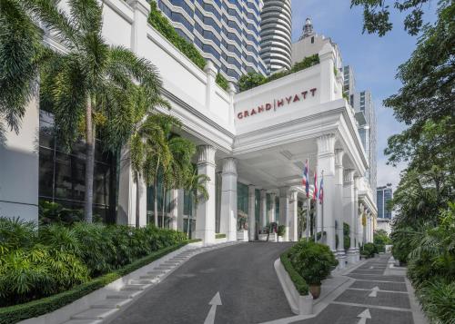 Grand Hyatt Erawan Bangkok — Property building