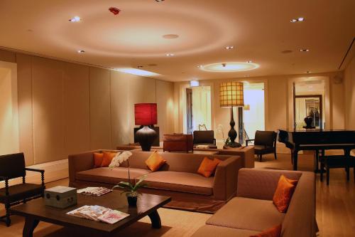 Grand Hyatt Erawan Bangkok — Photo of the whole room