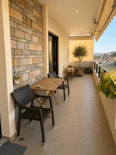 Spacious 2BR in Marousi - 5 min to OAKA & the Mall