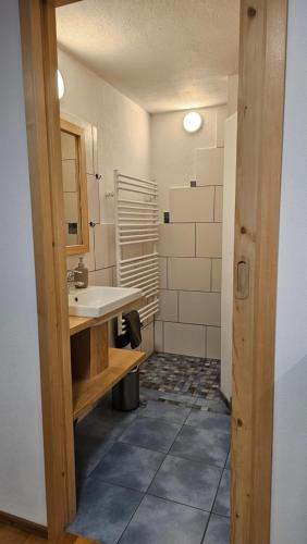 a bathroom with a sink and a mirror at Ferienwohnung Dorfleben in Weiler-Simmerberg